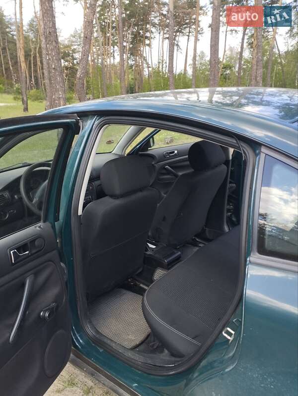 Седан Volkswagen Passat 1999 в Харькове