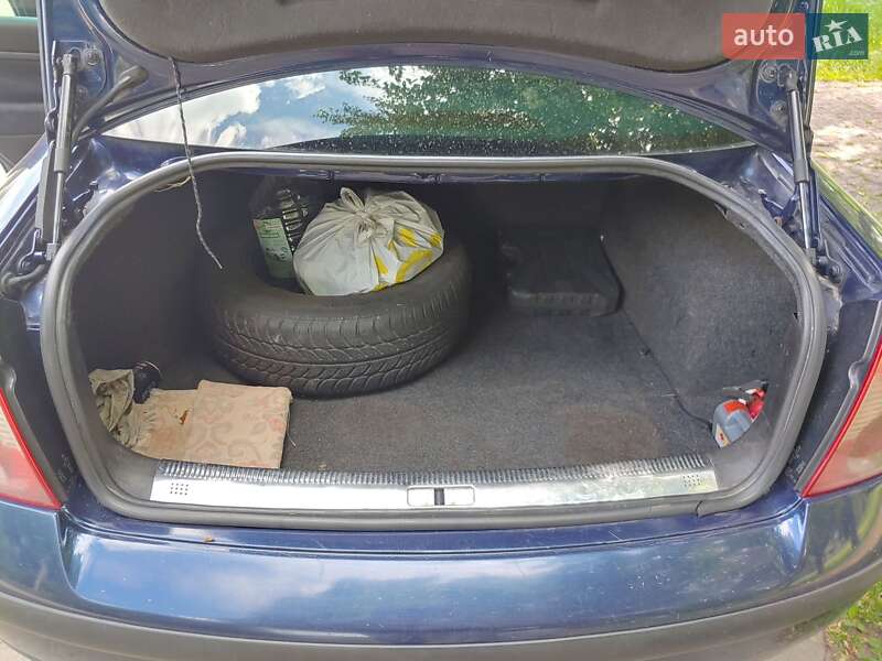 Седан Volkswagen Passat 2002 в Полтаве