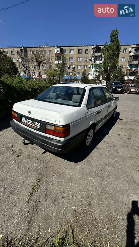 Седан Volkswagen Passat 1988 в Білгороді-Дністровському