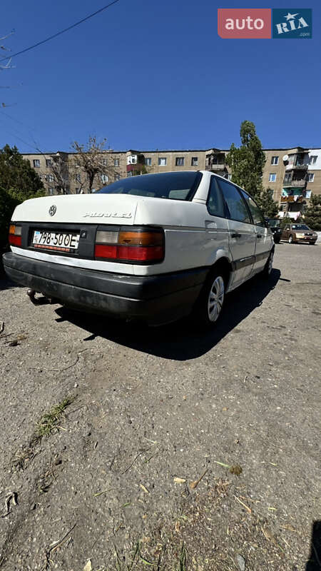 Седан Volkswagen Passat 1988 в Білгороді-Дністровському