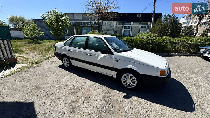 Седан Volkswagen Passat 1988 в Білгороді-Дністровському