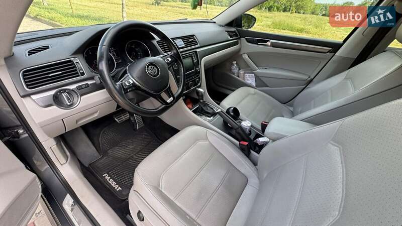 Седан Volkswagen Passat 2017 в Одессе