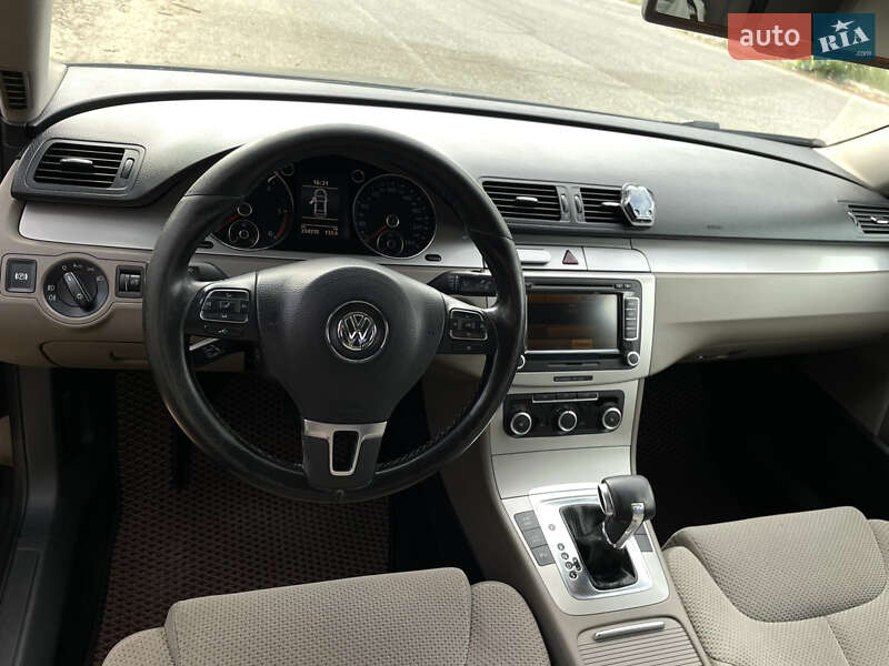 Седан Volkswagen Passat 2010 в Білгороді-Дністровському