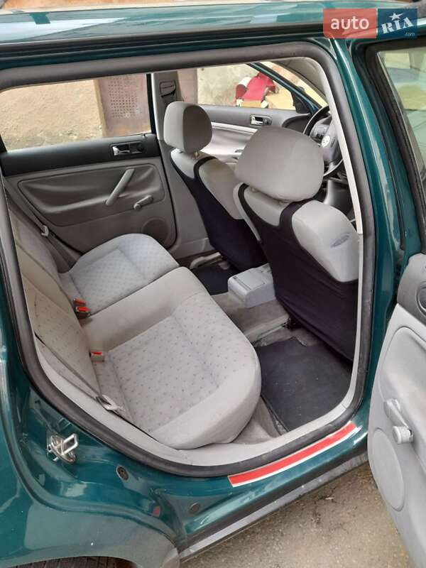 Универсал Volkswagen Passat 2000 в Львове