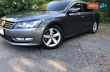 Седан Volkswagen Passat 2012 в Днепре