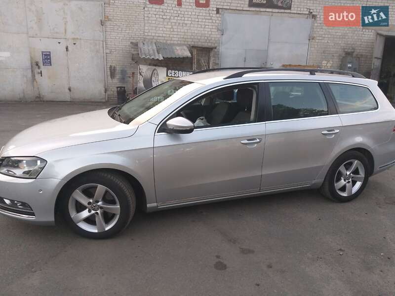 Универсал Volkswagen Passat 2011 в Киеве