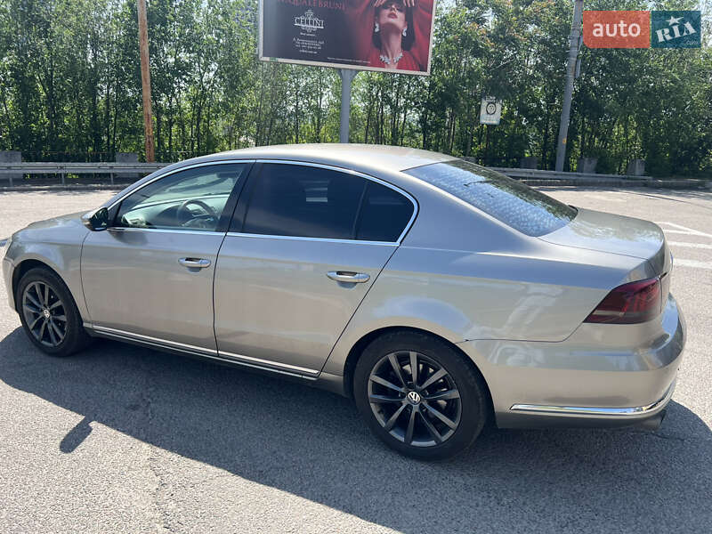 Седан Volkswagen Passat 2014 в Днепре