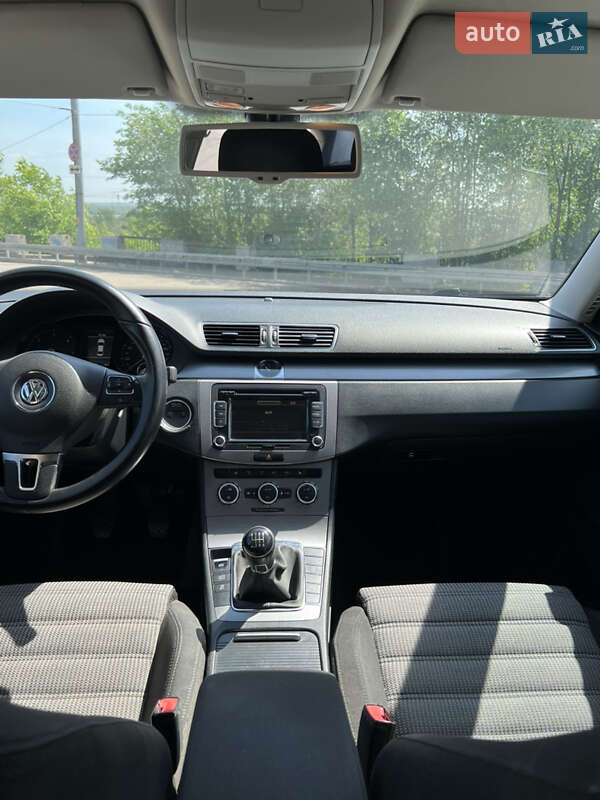 Седан Volkswagen Passat 2014 в Днепре