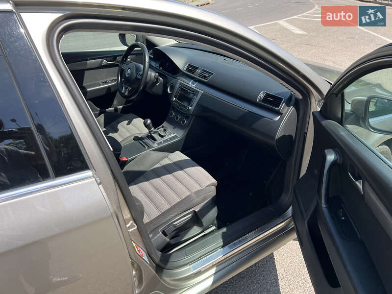 Седан Volkswagen Passat 2014 в Днепре