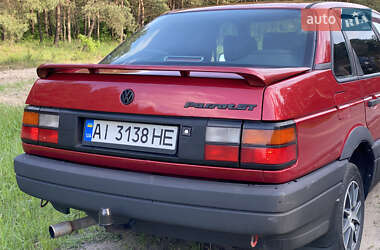 Седан Volkswagen Passat 1990 в 