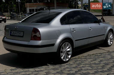 Седан Volkswagen Passat 2001 в 