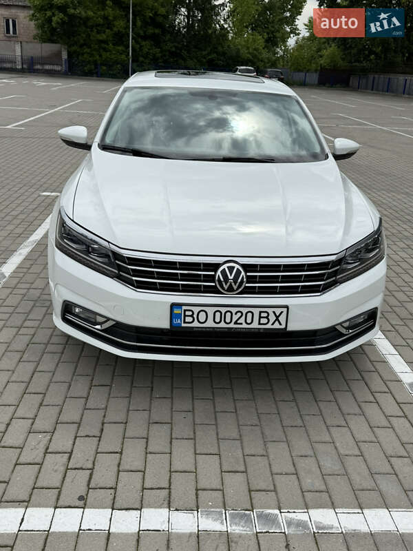 Седан Volkswagen Passat 2016 в Тернополе