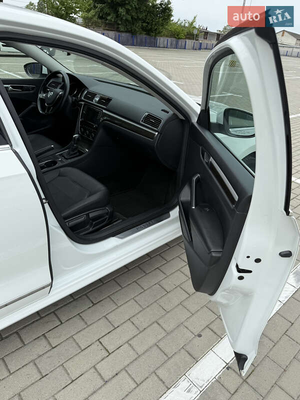Седан Volkswagen Passat 2016 в Тернополе