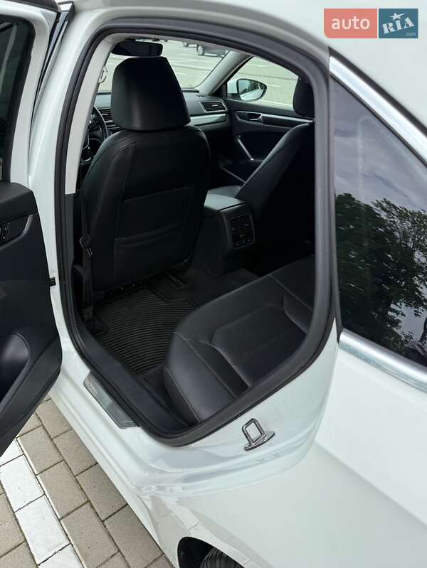 Седан Volkswagen Passat 2016 в Тернополе