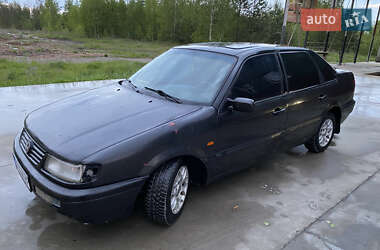 Седан Volkswagen Passat 1994 в 