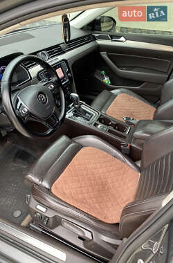 Седан Volkswagen Passat 2015 в 