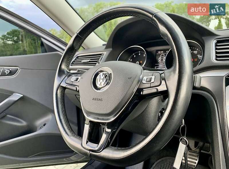 Седан Volkswagen Passat 2017 в Одесі