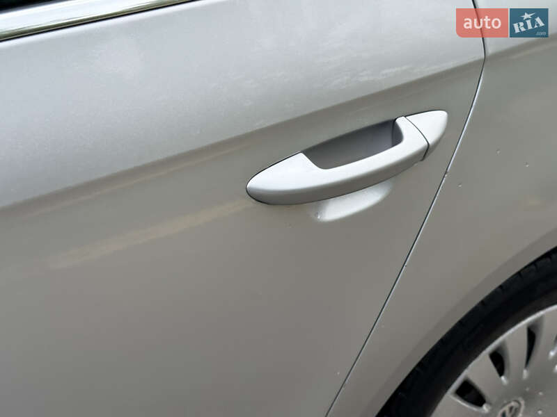 Універсал Volkswagen Passat 2005 в Дніпрі