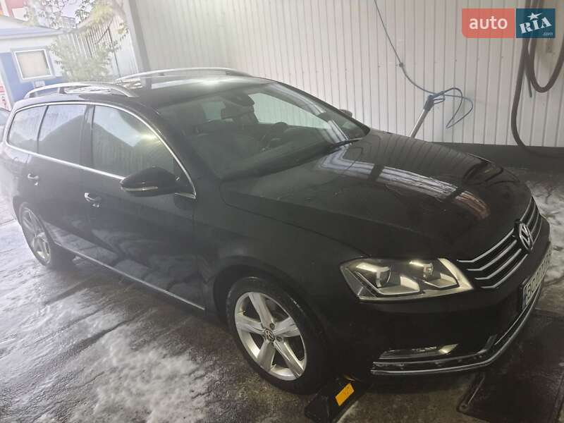 Універсал Volkswagen Passat 2011 в Львові