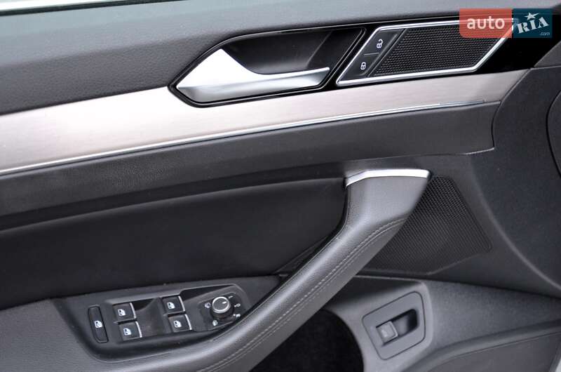 Универсал Volkswagen Passat 2018 в Киеве