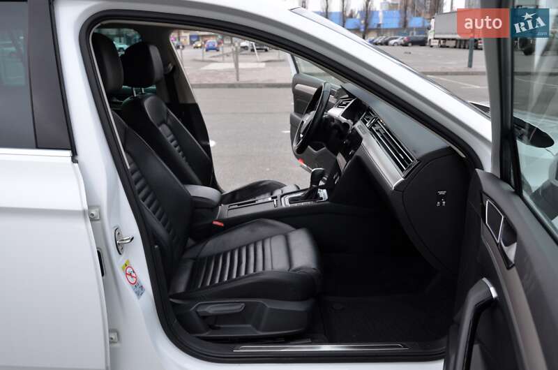 Универсал Volkswagen Passat 2018 в Киеве
