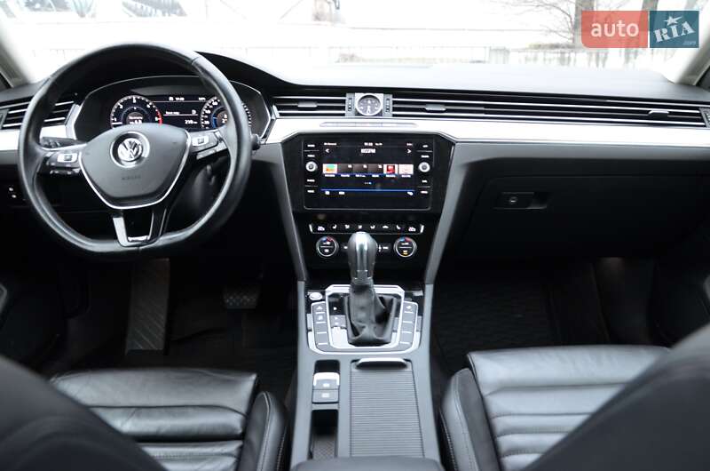 Универсал Volkswagen Passat 2018 в Киеве