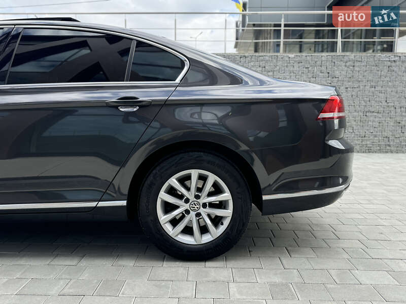 Седан Volkswagen Passat 2018 в Луцьку