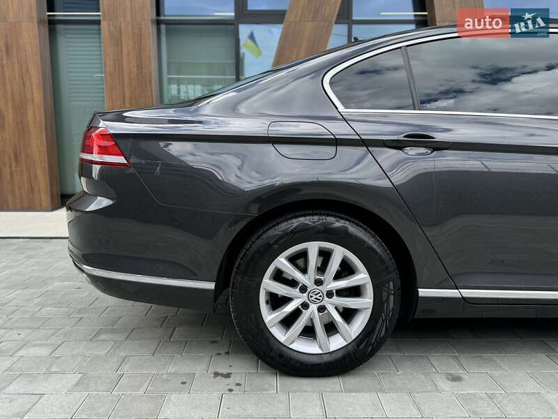 Седан Volkswagen Passat 2018 в Луцьку