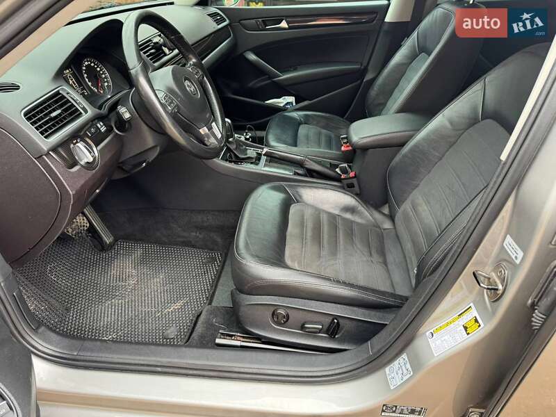 Седан Volkswagen Passat 2011 в Луцке
