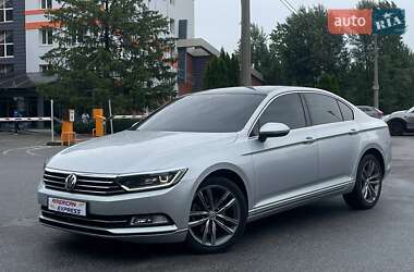 Седан Volkswagen Passat 2018 в Киеве