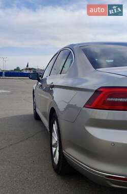 Седан Volkswagen Passat 2016 в Харькове