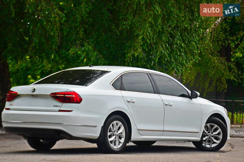 Седан Volkswagen Passat 2017 в 