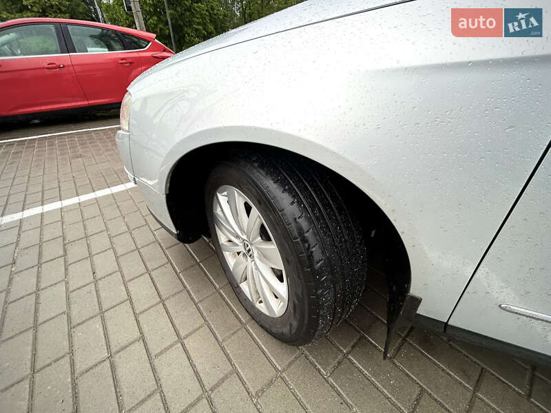Универсал Volkswagen Passat 2009 в Житомире