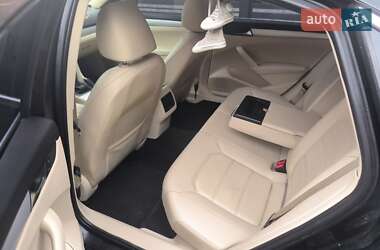 Седан Volkswagen Passat 2012 в 