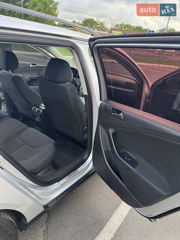 Універсал Volkswagen Passat 2010 в Одесі