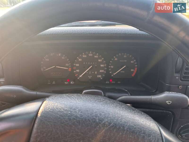 Седан Volkswagen Passat 1994 в Житомирі