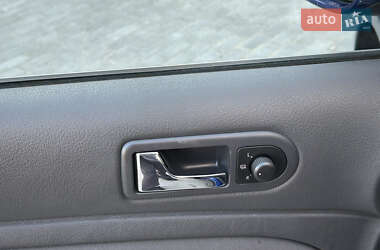 Седан Volkswagen Passat 2004 в 
