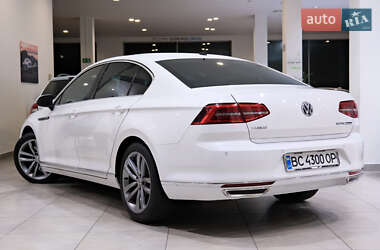 Седан Volkswagen Passat 2015 в 