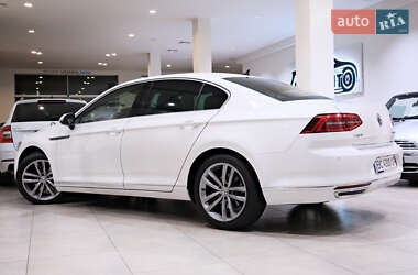 Седан Volkswagen Passat 2015 в 