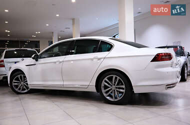 Седан Volkswagen Passat 2015 в 