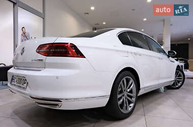 Седан Volkswagen Passat 2015 в 