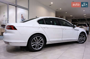 Седан Volkswagen Passat 2015 в 