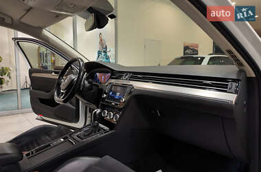 Седан Volkswagen Passat 2015 в 