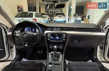 Седан Volkswagen Passat 2015 в 