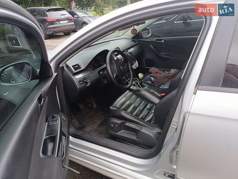 Универсал Volkswagen Passat 2010 в Киеве