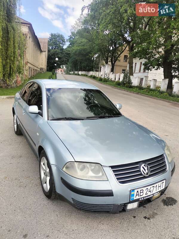 Седан Volkswagen Passat 2001 в Дашеві