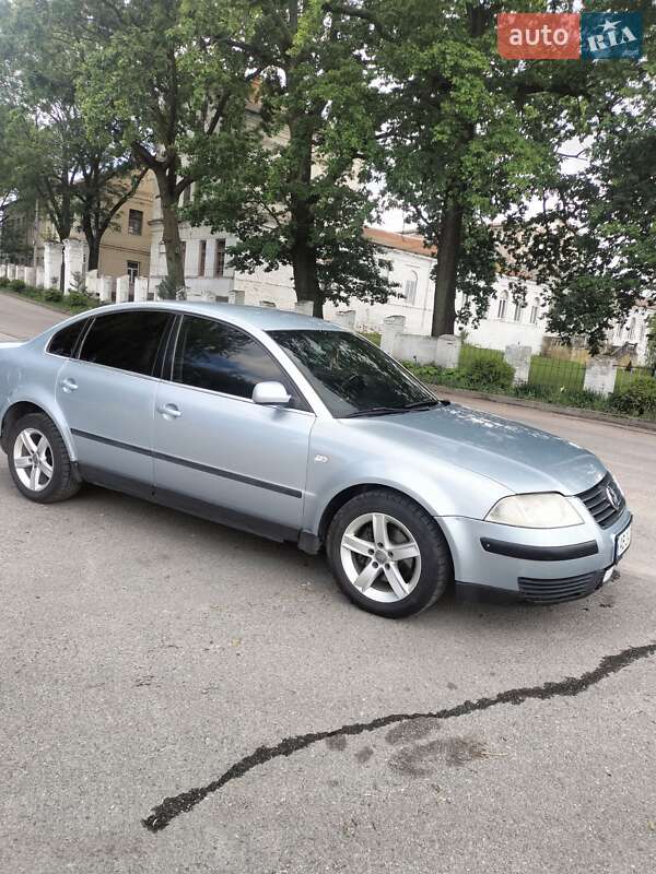 Седан Volkswagen Passat 2001 в Дашеві
