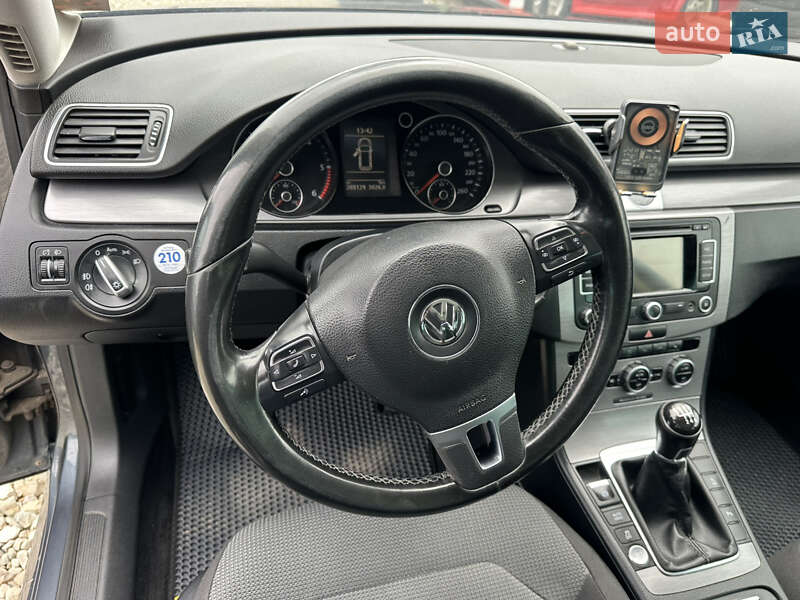 Універсал Volkswagen Passat 2014 в Івано-Франківську