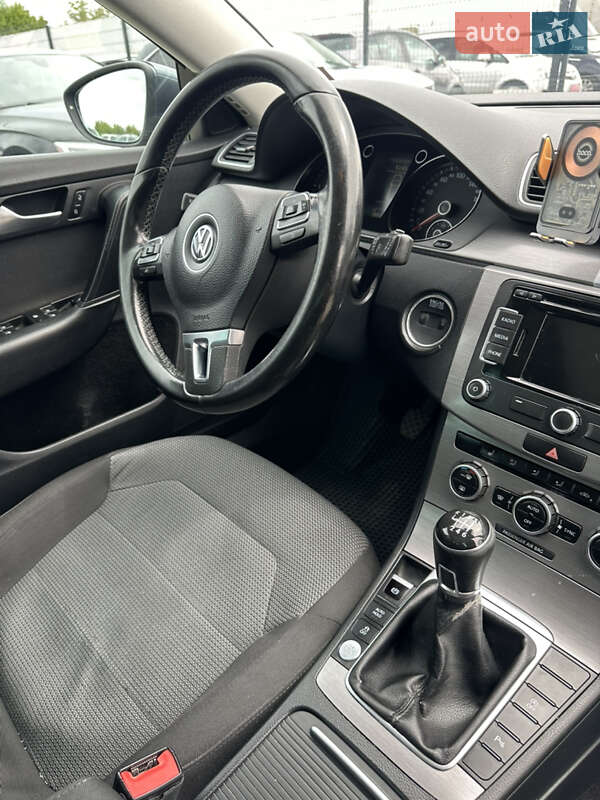 Універсал Volkswagen Passat 2014 в Івано-Франківську