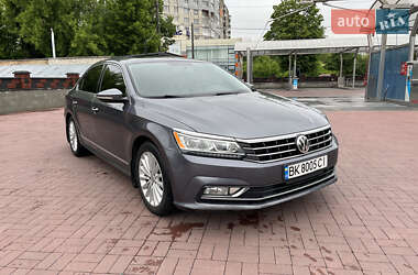Седан Volkswagen Passat 2016 в Ровно
